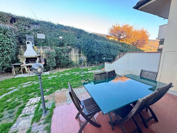 casa indipendente in vendita a Vaiano in zona Sofignano