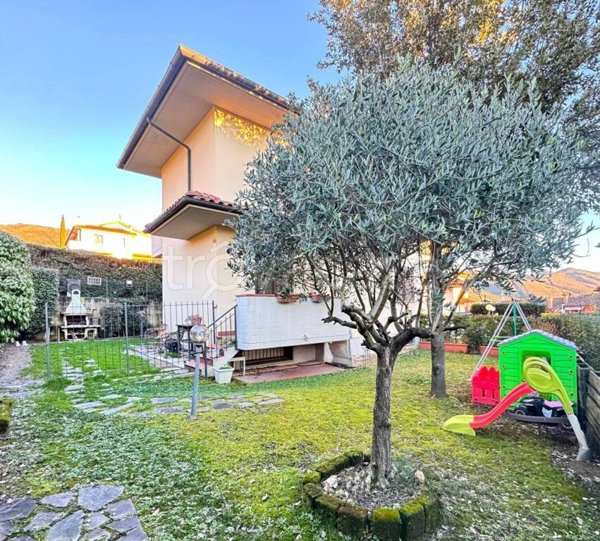 casa indipendente in vendita a Vaiano in zona Sofignano