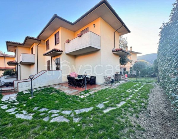 casa indipendente in vendita a Vaiano in zona Sofignano