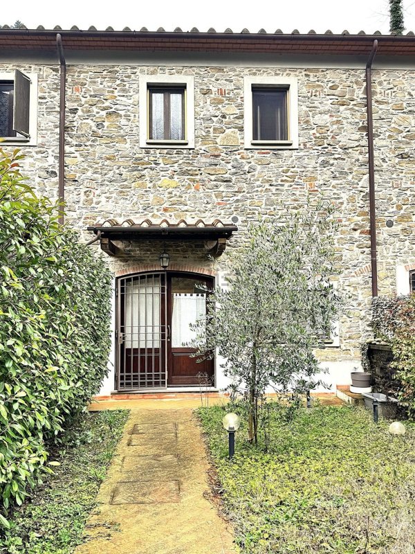 casa indipendente in vendita a Vaiano