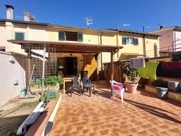 casa indipendente in vendita a Vaiano in zona Gamberame