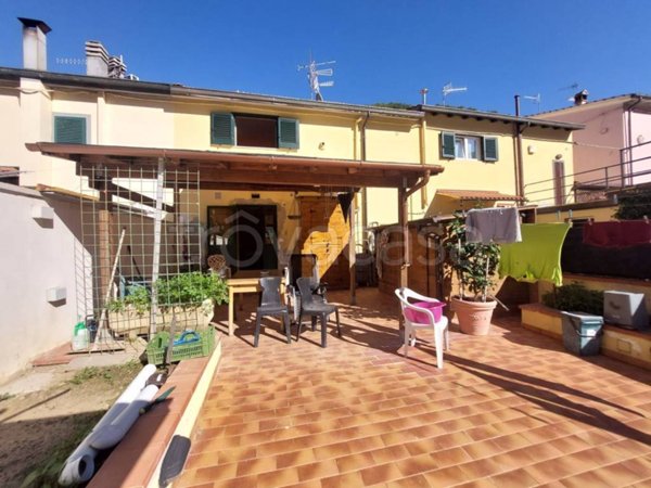 casa indipendente in vendita a Vaiano in zona Gamberame