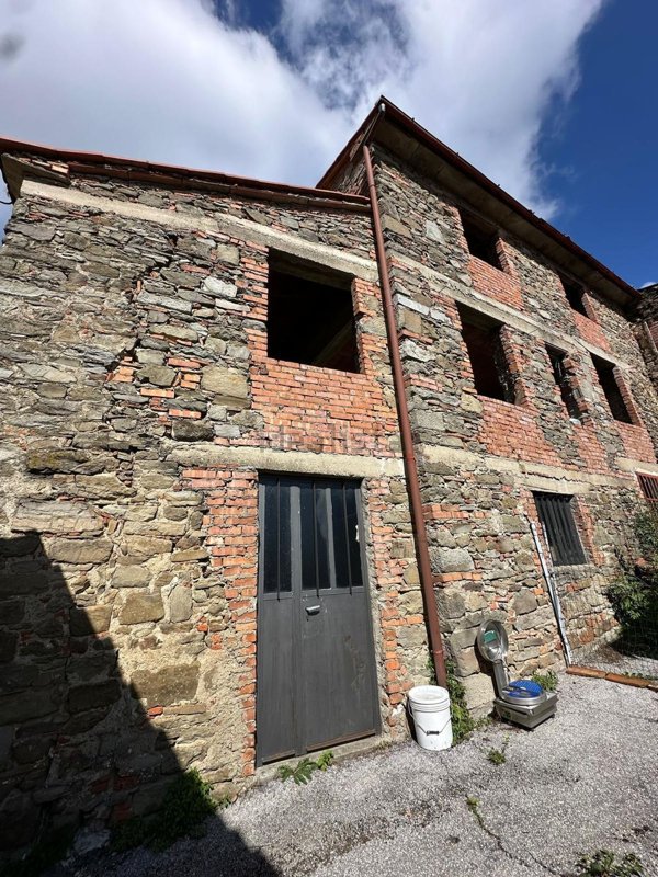 casa indipendente in vendita a Vaiano