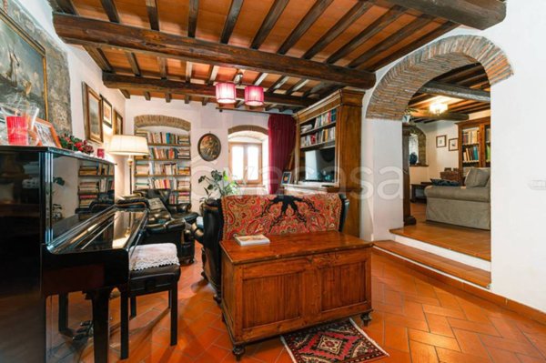 casa indipendente in vendita a Vaiano