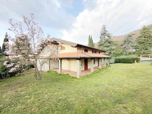 casa indipendente in vendita a Vaiano in zona Sofignano