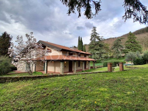 casa indipendente in vendita a Vaiano in zona Sofignano