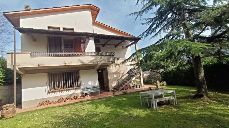 casa indipendente in vendita a Vaiano