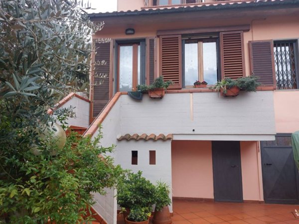 casa indipendente in vendita a Vaiano