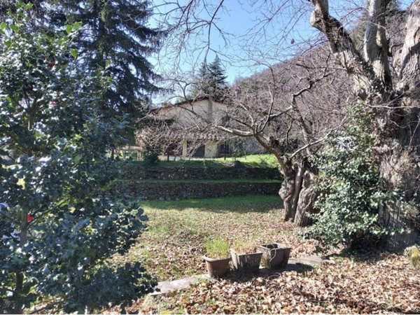 casa indipendente in vendita a Vaiano in zona Schignano