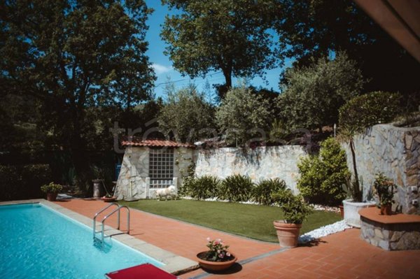 casa indipendente in vendita a Vaiano