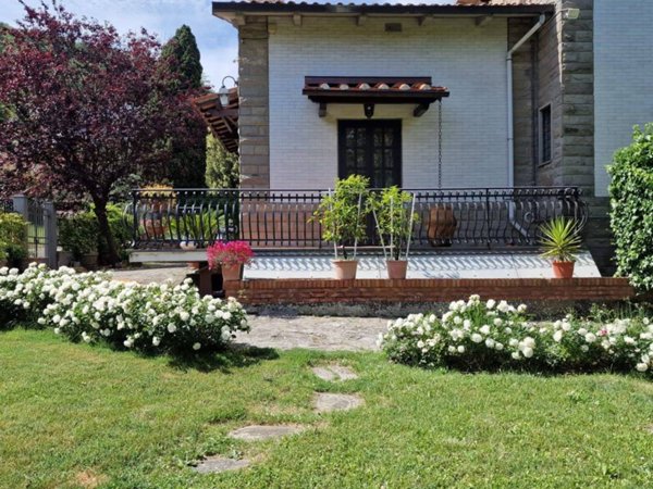 casa indipendente in vendita a Vaiano in zona Schignano