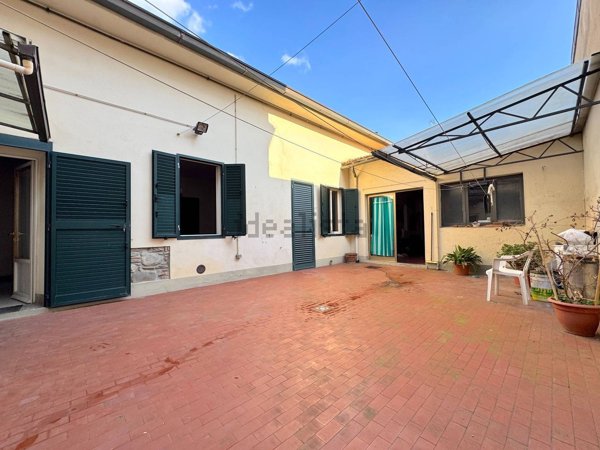 casa indipendente in vendita a Vaiano