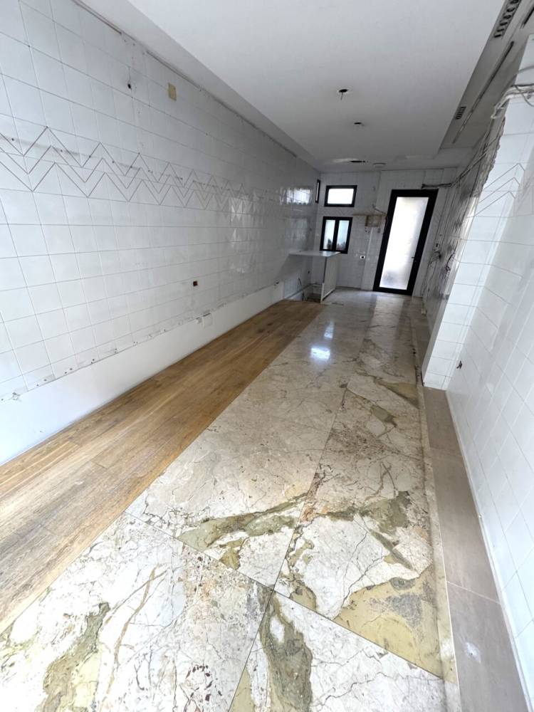 negozio in vendita a Vaiano in zona Sofignano