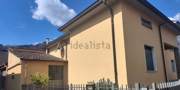 casa indipendente in vendita a Vaiano