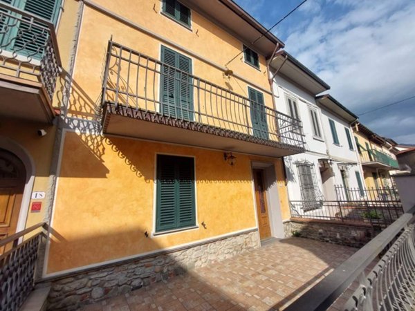 casa indipendente in vendita a Vaiano