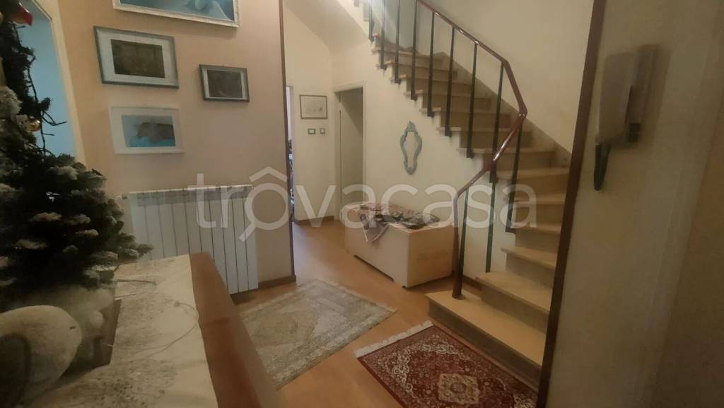 casa indipendente in vendita a Vaiano