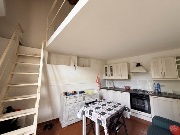 appartamento in vendita a Vaiano in zona Fabio