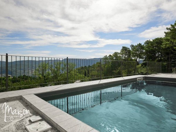 casa indipendente in vendita a Vaiano in zona Schignano