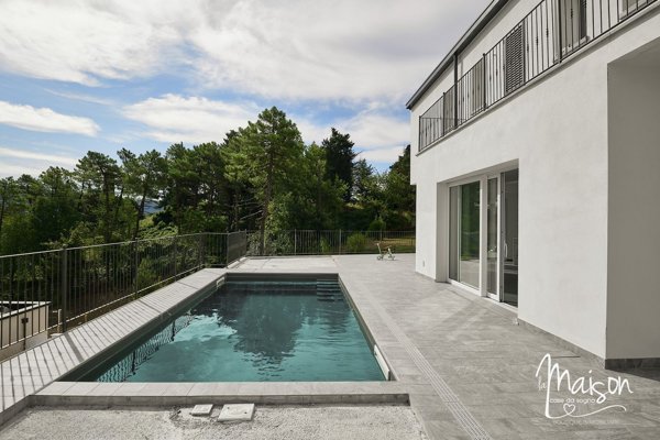 casa indipendente in vendita a Vaiano in zona Schignano