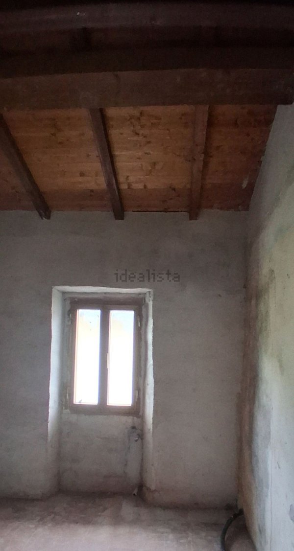 casa indipendente in vendita a Vaiano