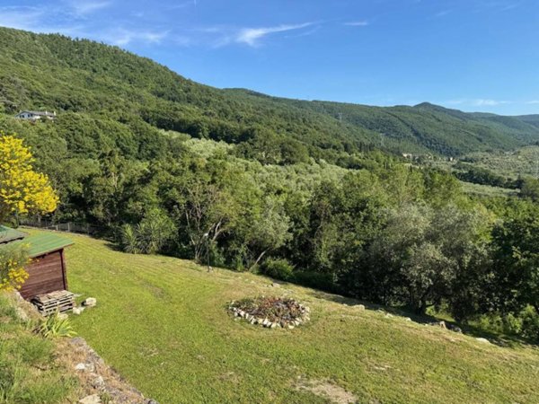 casa indipendente in vendita a Vaiano in zona Sofignano