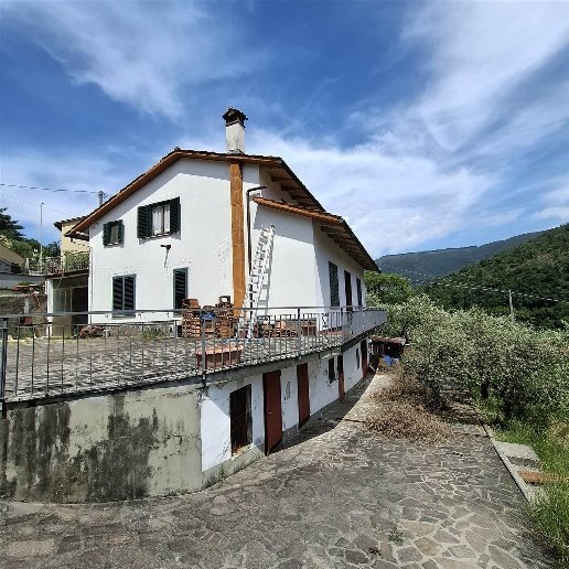 casa indipendente in vendita a Vaiano in zona Tignamica
