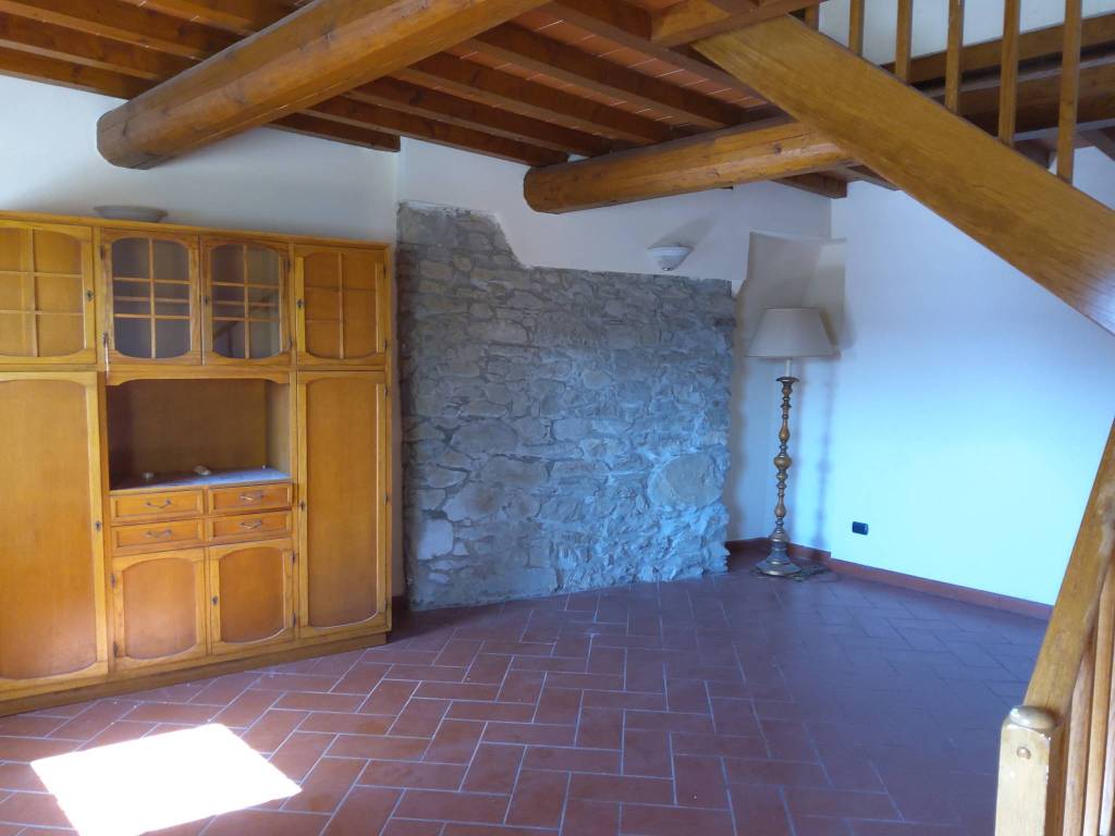 casa indipendente in vendita a Vaiano in zona Schignano
