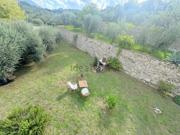 casa indipendente in vendita a Vaiano