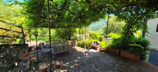 casale in vendita a Vaiano in zona Tignamica