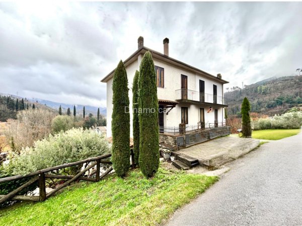 casa indipendente in vendita a Vaiano
