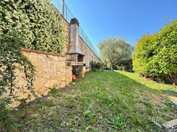 casa indipendente in vendita a Vaiano