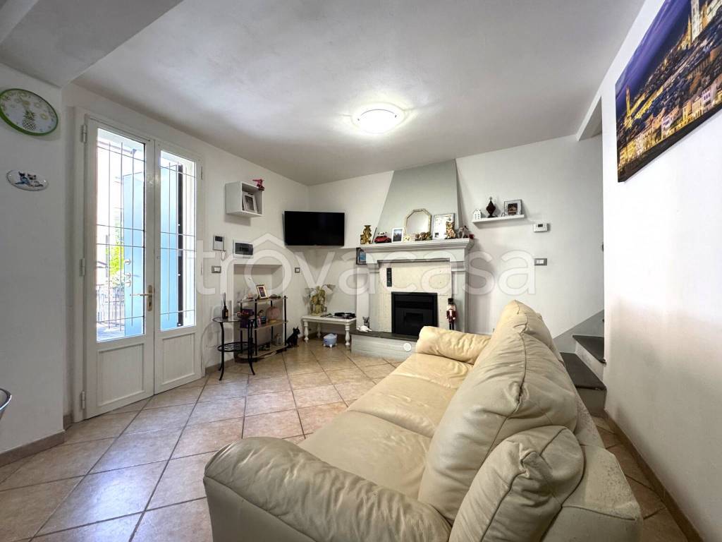 casa indipendente in vendita a Vaiano