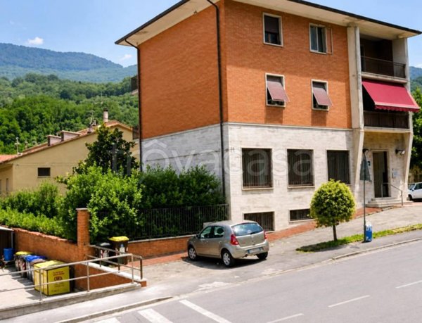 negozio in vendita a Vaiano in zona La Briglia