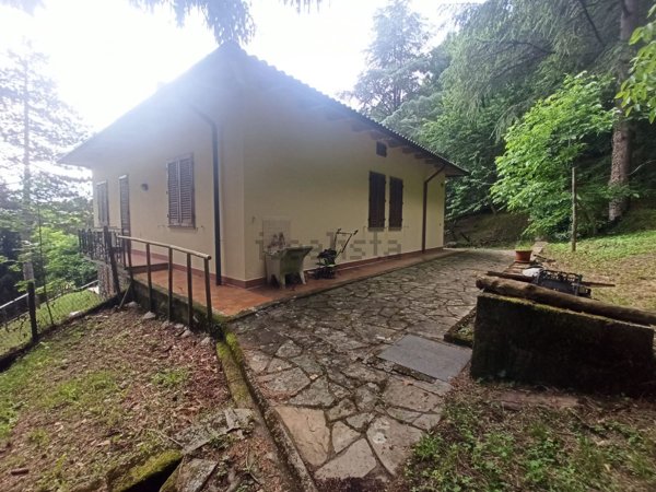 casa indipendente in vendita a Vaiano in zona Schignano