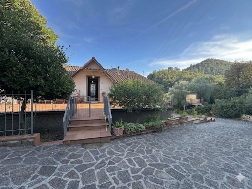 casa indipendente in vendita a Vaiano in zona Tignamica