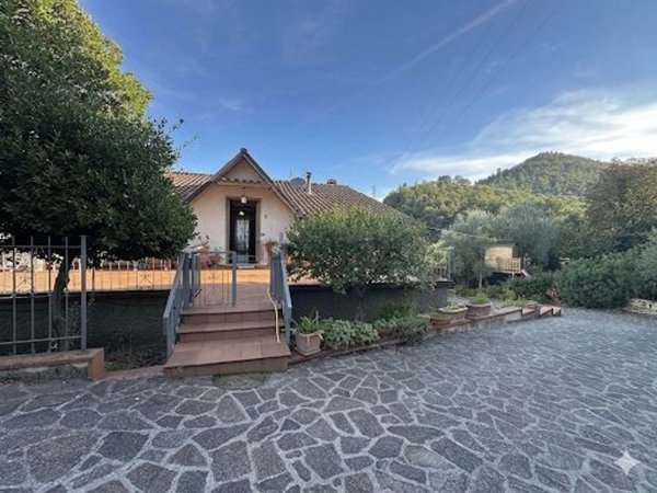 casa indipendente in vendita a Vaiano in zona Tignamica