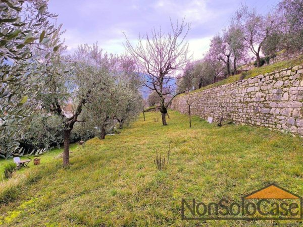 casa indipendente in vendita a Vaiano in zona Sofignano