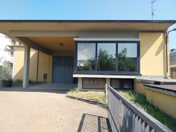 capannone in vendita a Vaiano in zona Tignamica