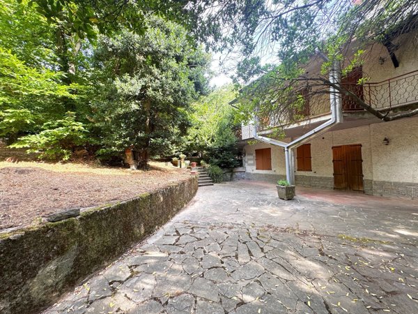 casa indipendente in vendita a Vaiano in zona Schignano