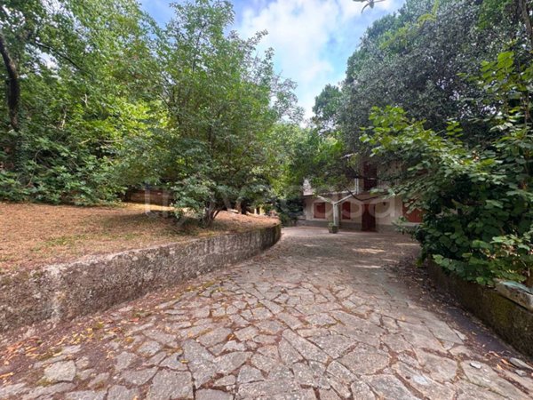 casa indipendente in vendita a Vaiano in zona Schignano