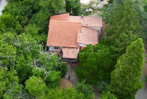 casa indipendente in vendita a Vaiano in zona Schignano