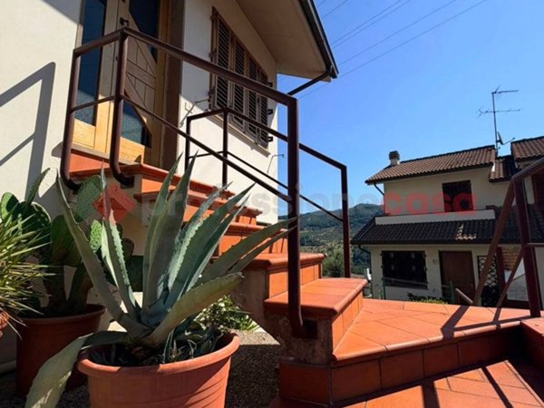 casa indipendente in vendita a Vaiano