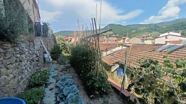 casa indipendente in vendita a Vaiano