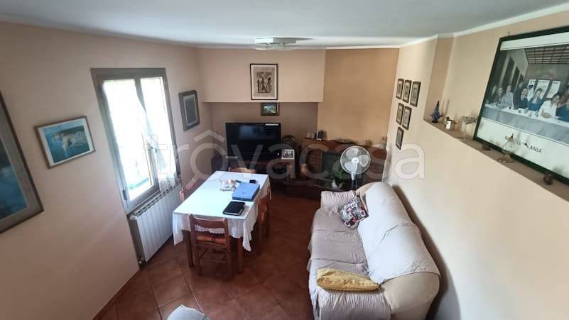 casa indipendente in vendita a Vaiano