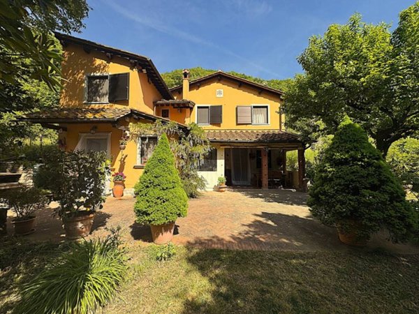 casa indipendente in vendita a Vaiano