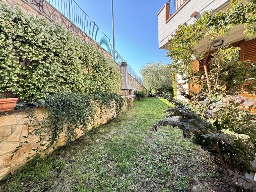 casa indipendente in vendita a Vaiano