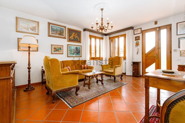 casa indipendente in vendita a Vaiano