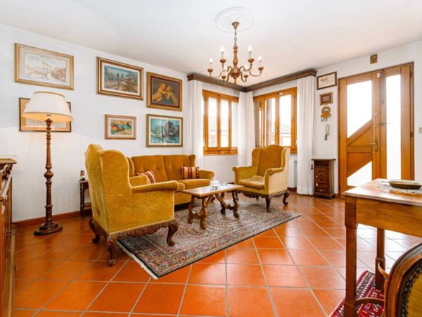 casa indipendente in vendita a Vaiano