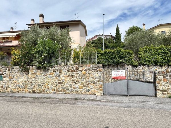 casa indipendente in vendita a Vaiano