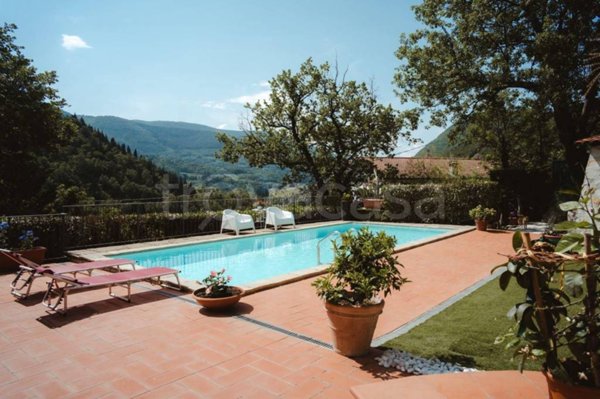 casa indipendente in vendita a Vaiano
